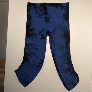 Blue tie-dye cropped lulu lemon leggings